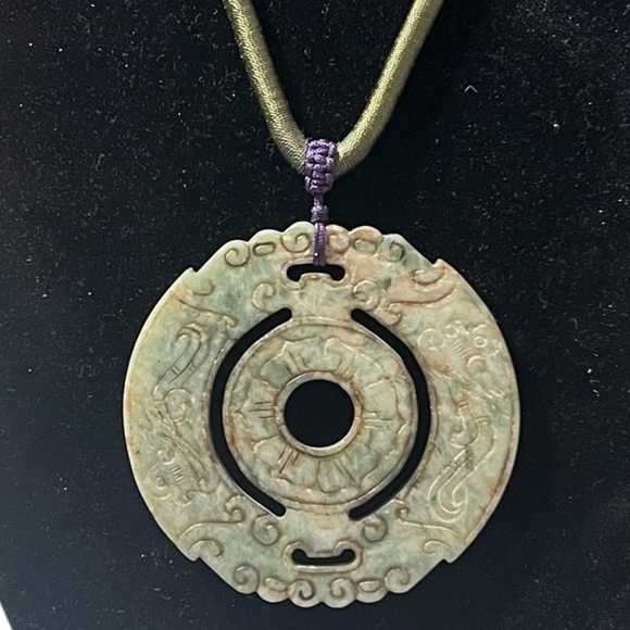Vintage…Elegant Jade Pendant Necklace - Picture 2 of 8